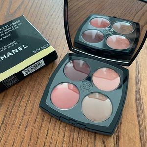 Limited-edition multi-use Created exclusively for Spring-Summer 2023 Collection.